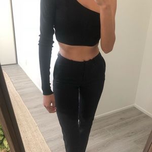 One shoulder crop top